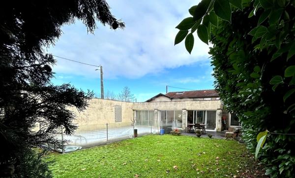 A vendre Maison MERIGNAC 220m2 Hab 7 pièces garage Pkg Piscine jardin sans vis à vis (33)