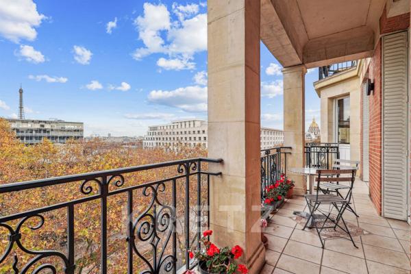 École Militaire – Appartement  de  188 m² avec vue Tour Eiffel et extérieur de plain-pied