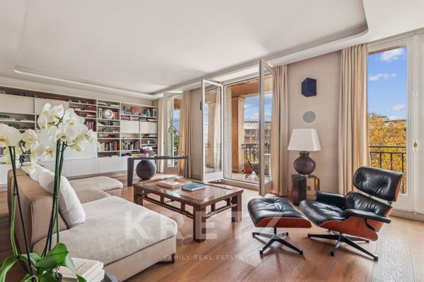 École Militaire – Appartement  de  188 m² avec vue Tour Eiffel et extérieur de plain-pied