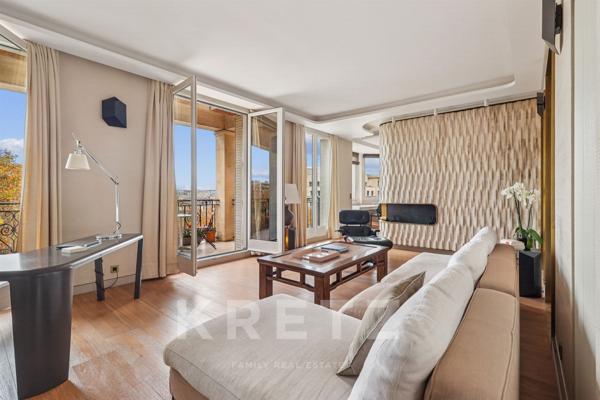 École Militaire – Appartement  de  188 m² avec vue Tour Eiffel et extérieur de plain-pied