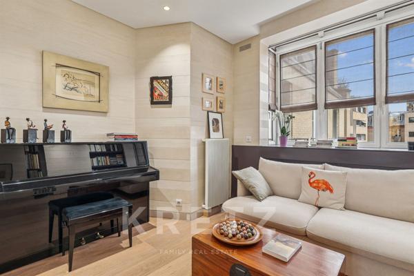 École Militaire – Appartement  de  188 m² avec vue Tour Eiffel et extérieur de plain-pied