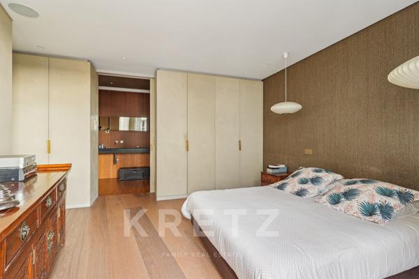 École Militaire – Appartement  de  188 m² avec vue Tour Eiffel et extérieur de plain-pied