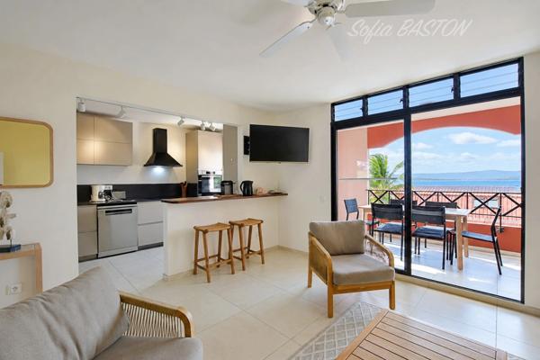 À VENDRE – LES TROIS-ÎLETS MARTINIQUE – APPARTEMENT T3 DUPLEX ENTIÈREMENT RÉNOVÉ – VUE MER – PROCHE PLAGES