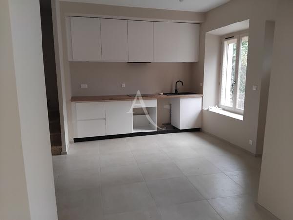 Maison MONTLAUR 3 pièce(s) 82.50 m² sur 1668 m² de terrain avec vue.