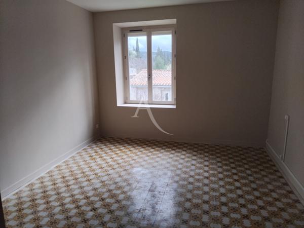 Maison MONTLAUR 3 pièce(s) 82.50 m² sur 1668 m² de terrain avec vue.