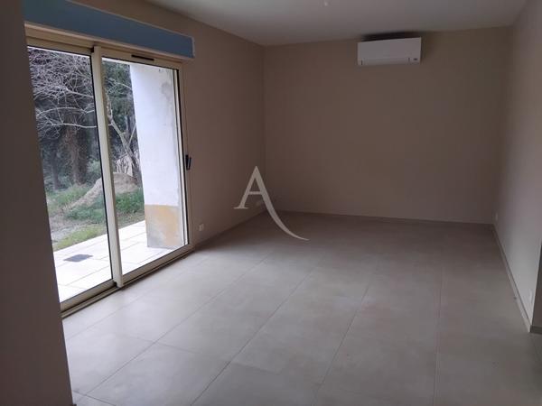 Maison MONTLAUR 3 pièce(s) 82.50 m² sur 1668 m² de terrain avec vue.