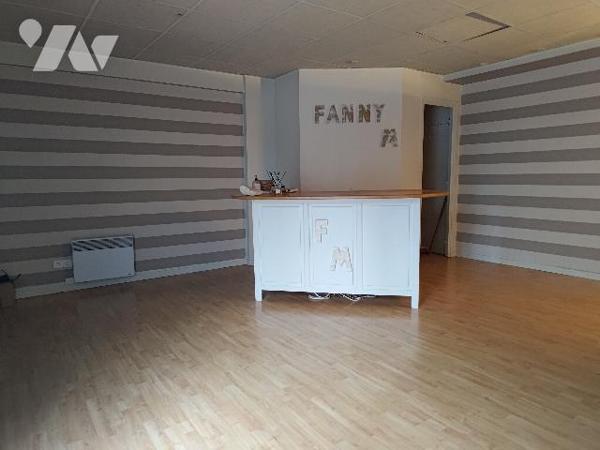 WIZERNES : local commercial