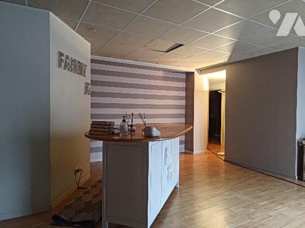 WIZERNES : local commercial