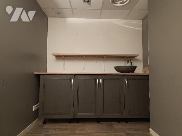 WIZERNES : local commercial