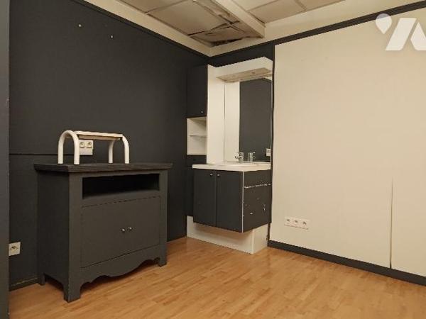 WIZERNES : local commercial