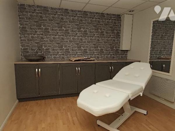 WIZERNES : local commercial