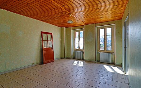 Maison à vendre    7 pièces • 229 m2 Sury-en-Vaux