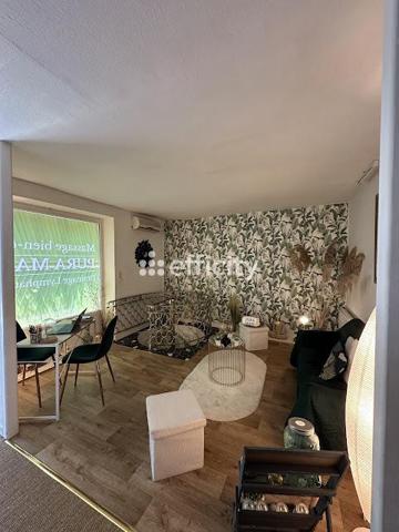 Local Commercial
         3 pièces
        - 58 m² 115 000 € *
