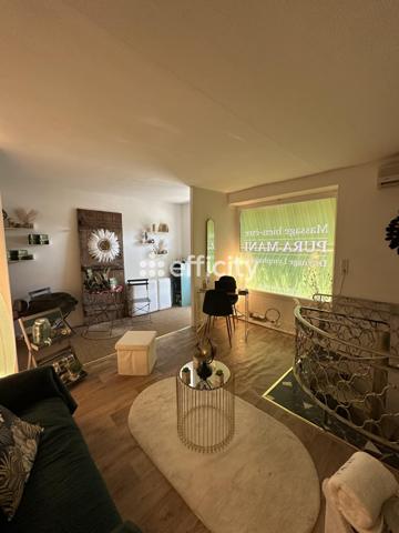Local Commercial
         3 pièces
        - 58 m² 115 000 € *