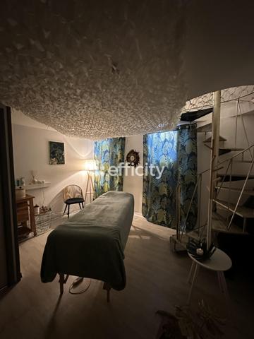 Local Commercial
         3 pièces
        - 58 m² 115 000 € *