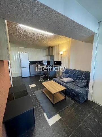 Local Commercial
         3 pièces
        - 58 m² 115 000 € *