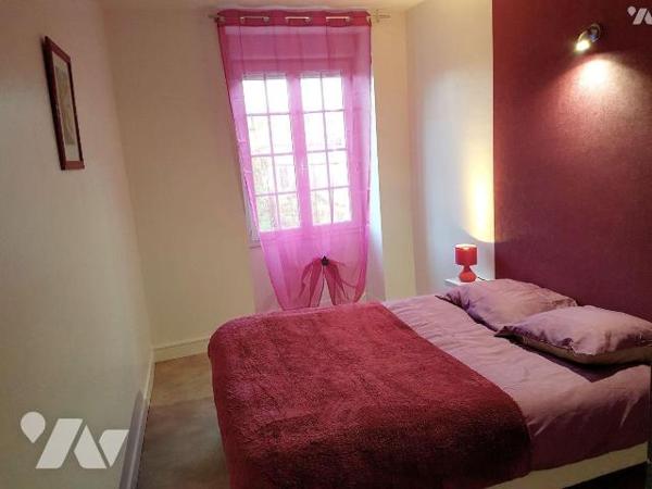 Un ensemble immobilier, composé de deux logements, à usage de gîte rural.