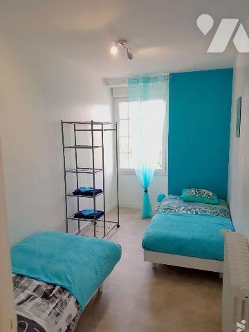 Un ensemble immobilier, composé de deux logements, à usage de gîte rural.