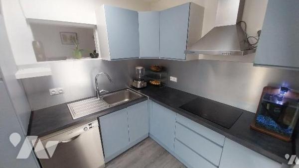 Un ensemble immobilier, composé de deux logements, à usage de gîte rural.