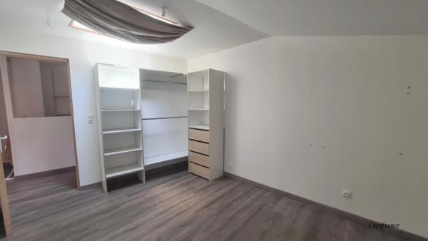 A louer Maison avec 2 chambres et jardin.