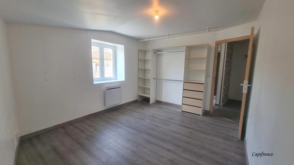 A louer Maison avec 2 chambres et jardin.