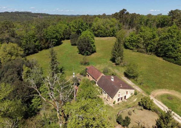 Maison ancienne - Gourdon Secteur GOURDON, Maison en pierre isolée en pleine nature avec grange, dépendances sur 2.4 ha de prairie et de bois
