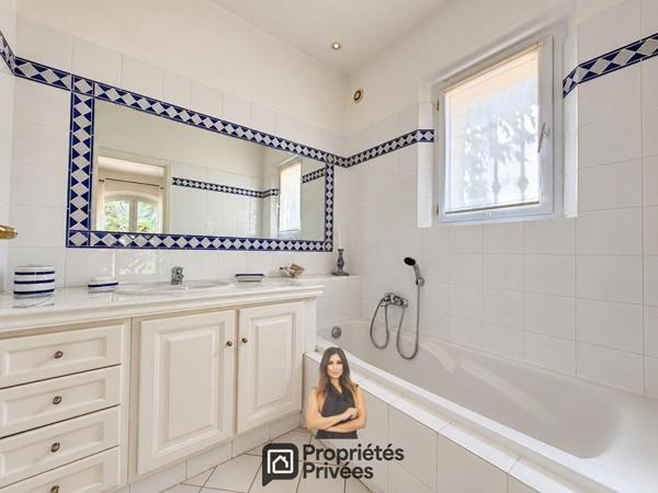 Villa plein Golf Saint Raphael 6 pièces 172 m2, jardin paysager et piscine