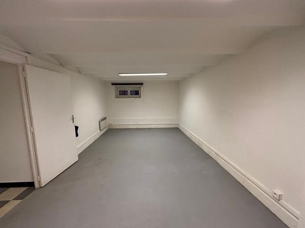 Entrepôt / local Stockage / atelier /MURS - Cannes 99 m2 proche banane