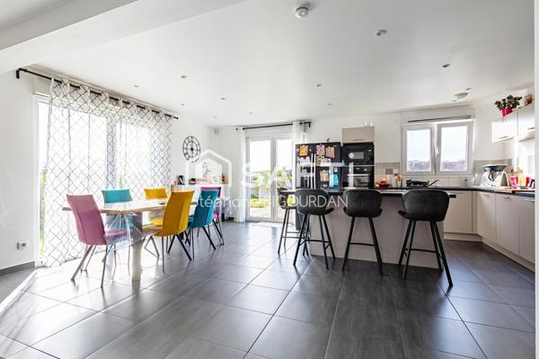 Maison 2016 Rioz, 137m², 4ch, mezza, 6 ares, piscine