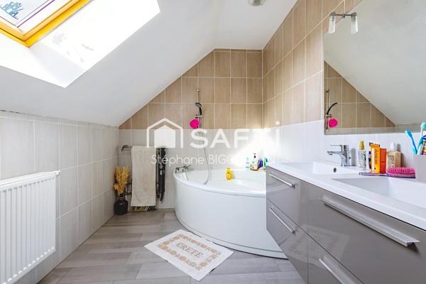 Maison 2016 Rioz, 137m², 4ch, mezza, 6 ares, piscine