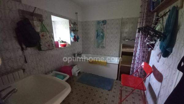 Maison à vendre 5 chambres, dépendances et grand terrain