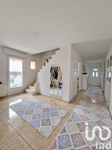 Maison traditionnelle 7 pièces de 185 m² à Gien (45500)