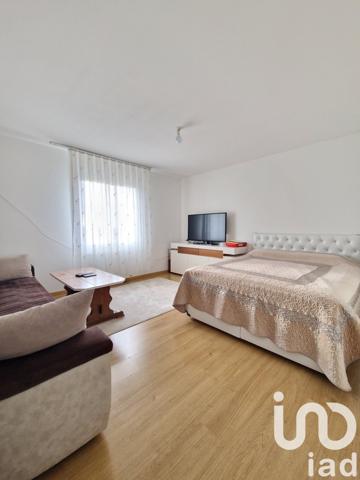 Maison traditionnelle 7 pièces de 185 m² à Gien (45500)