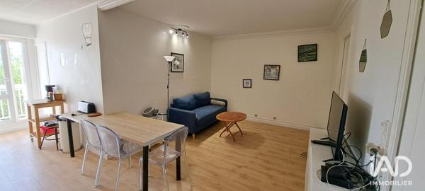 Location studio 9 m² Cergy