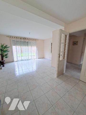 QUARTIER HOPITAL - UNIVERSITE - PROCHE TOUTES COMMODITES - RUE TRES CALME
Pavillon de 2006 com...