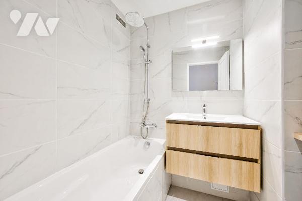 Dernier étage avec balcon et vue dégagée