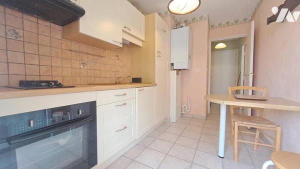 APPARTEMENT T2, PLACE DE PARKING ET CAVE