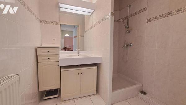 APPARTEMENT T2, PLACE DE PARKING ET CAVE