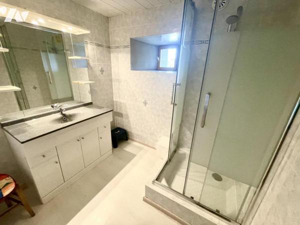 AUTHENTIQUE CORPS DE FERME EN GRANIT – Secteur Fontans (48700)