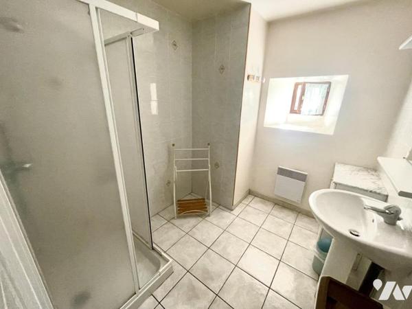 AUTHENTIQUE CORPS DE FERME EN GRANIT – Secteur Fontans (48700)