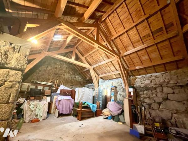 AUTHENTIQUE CORPS DE FERME EN GRANIT – Secteur Fontans (48700)