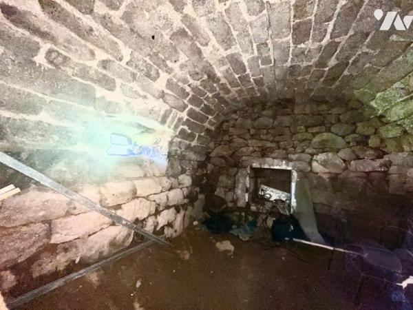 AUTHENTIQUE CORPS DE FERME EN GRANIT – Secteur Fontans (48700)