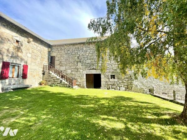 AUTHENTIQUE CORPS DE FERME EN GRANIT – Secteur Fontans (48700)