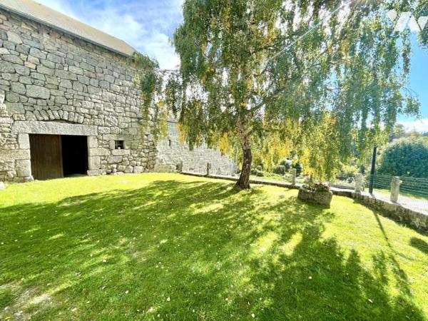 AUTHENTIQUE CORPS DE FERME EN GRANIT – Secteur Fontans (48700)