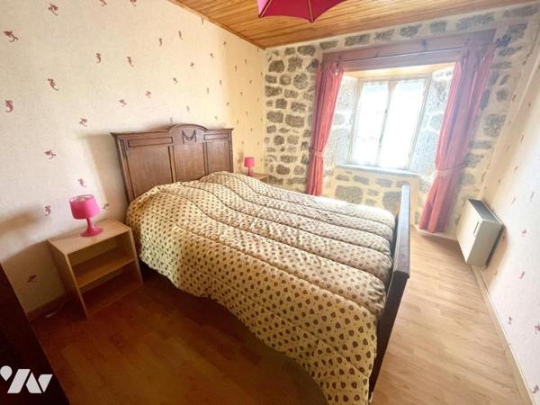 AUTHENTIQUE CORPS DE FERME EN GRANIT – Secteur Fontans (48700)