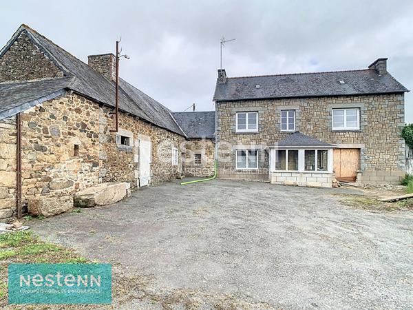 Propriete de caractere a renover. Vue imprenable et environnement d exception a Saint-Donan !