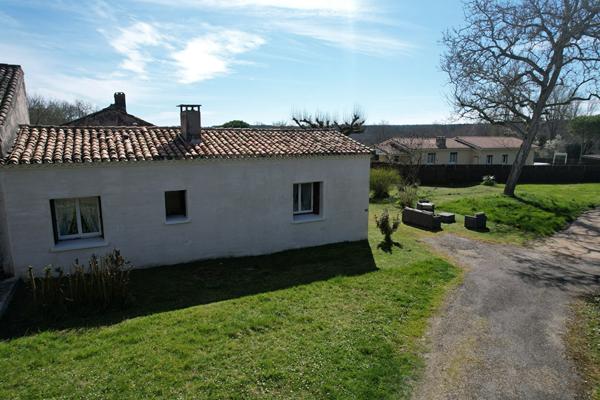 A vendre Maison à Pompiey 4 pièce(s) 96 m2 avec jardin et dépendance à rénover