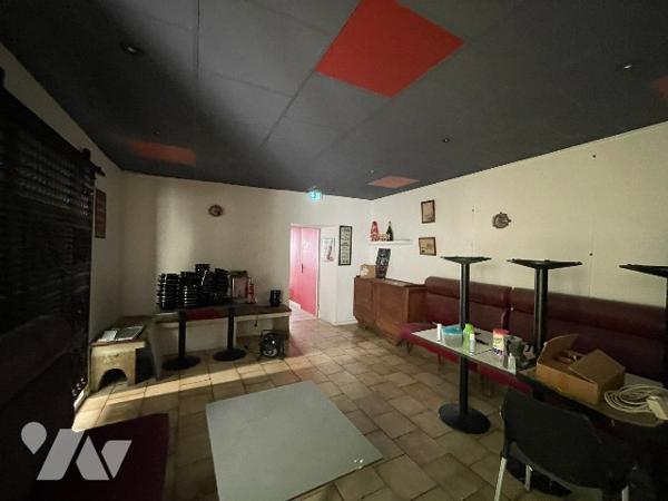 MASSEUBE (32) Ancien restaurant et appartement à l'étage.