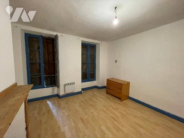 MASSEUBE (32) Ancien restaurant et appartement à l'étage.