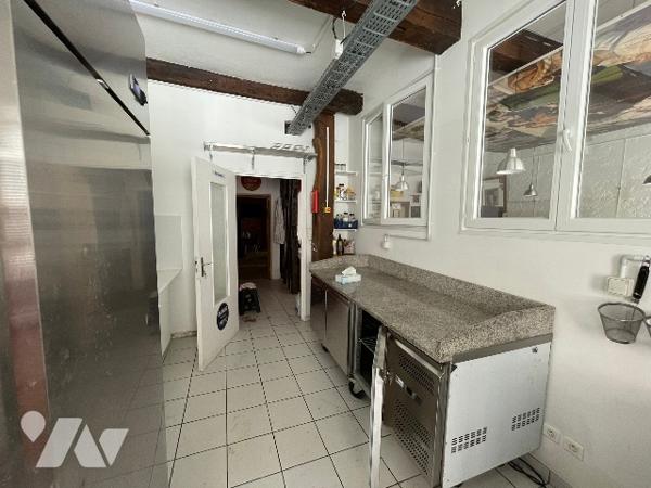 MASSEUBE (32) Ancien restaurant et appartement à l'étage.